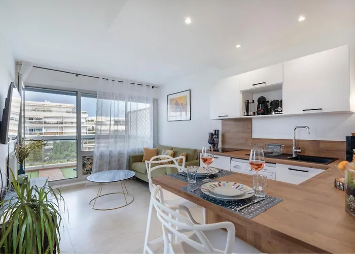 Coup De Coeur! Vue Mer! Terrasse Dangle! Appartement Antibes